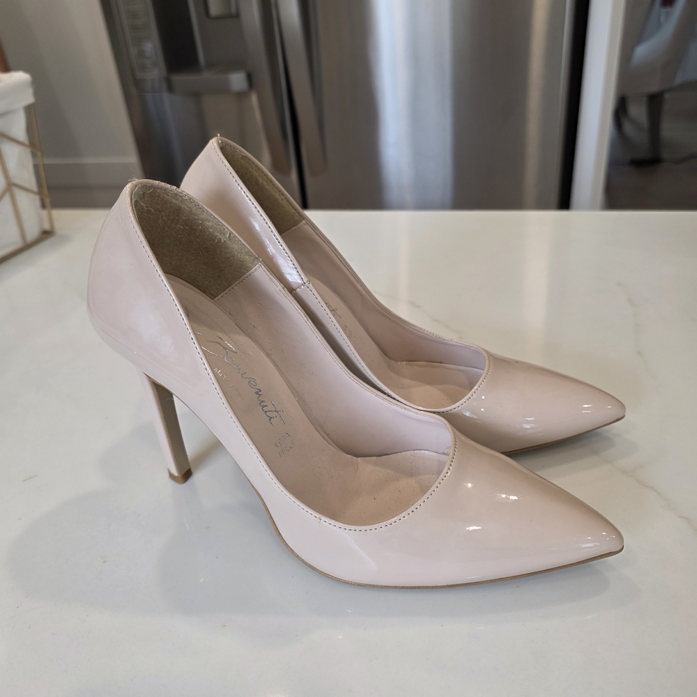 Elegant Nude Pumps